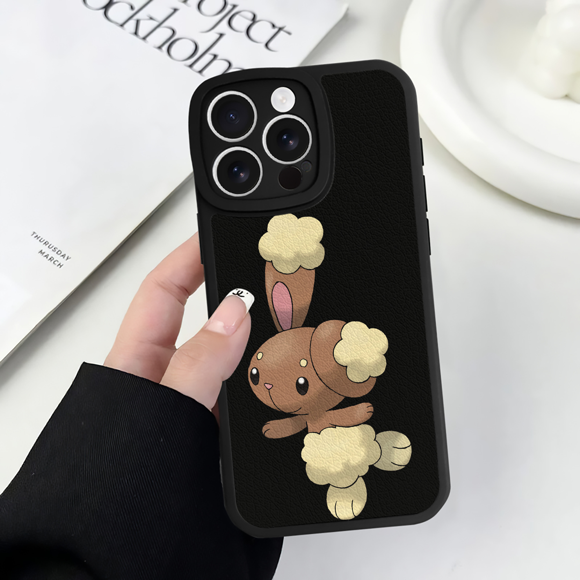 （画像用） ポケットモンスター Pokémon 【iPhone 16シリーズ対応】シリコンスマホケース（レザー調） 材質：シリコン